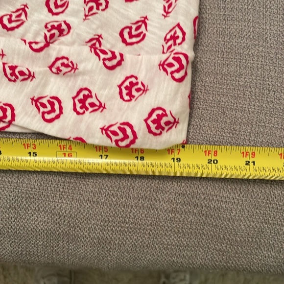 NWT $32 Liz Claiborne Red & White Pattern Pullover Top with Twist Front Small - Picture 8 of 11